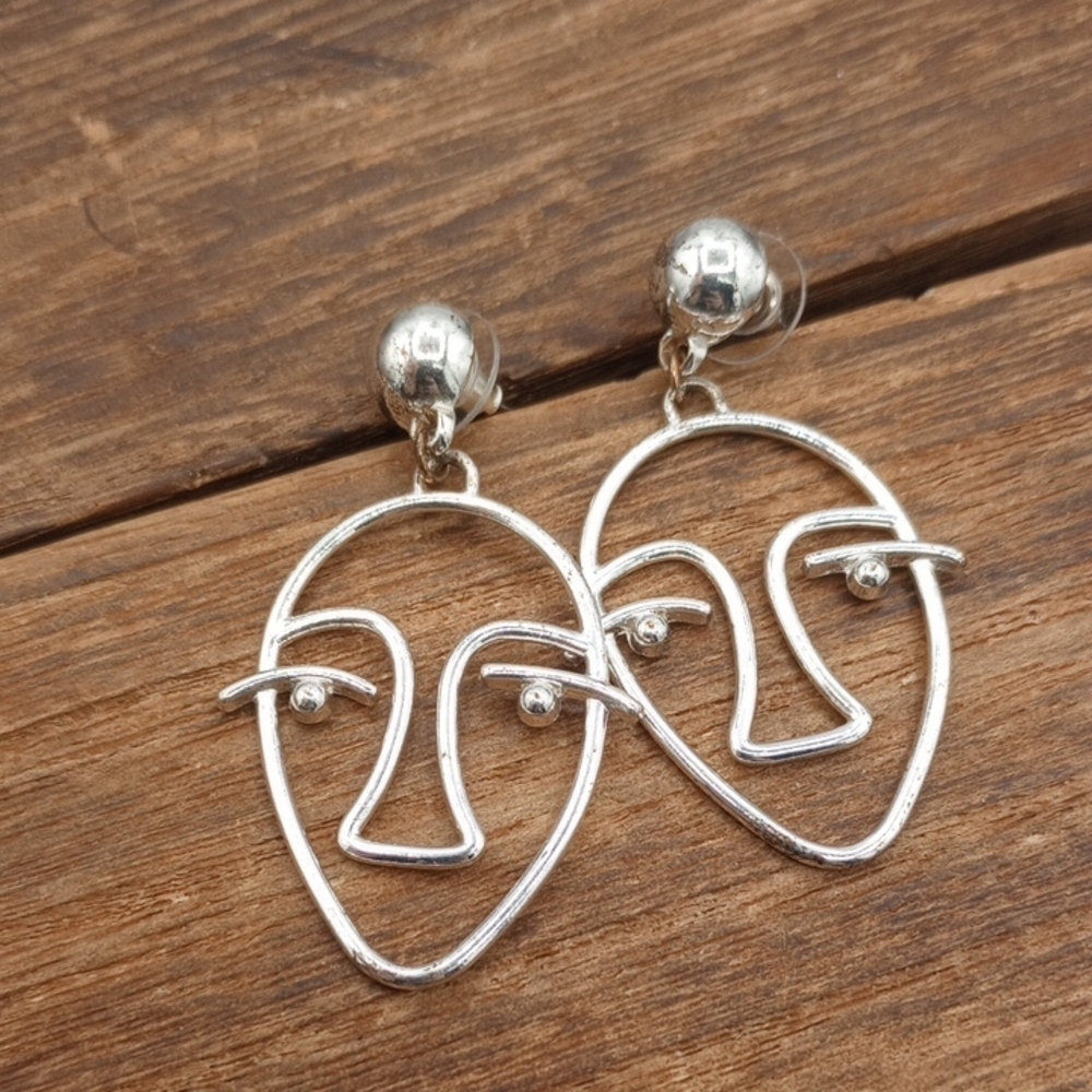 Silver Tone Dramatic Avant Garde Abstract Face Earrings E401